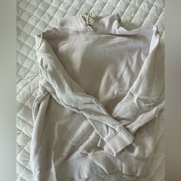 Super cute oversized Nike hoodie!!!! - Picture 2 of 3